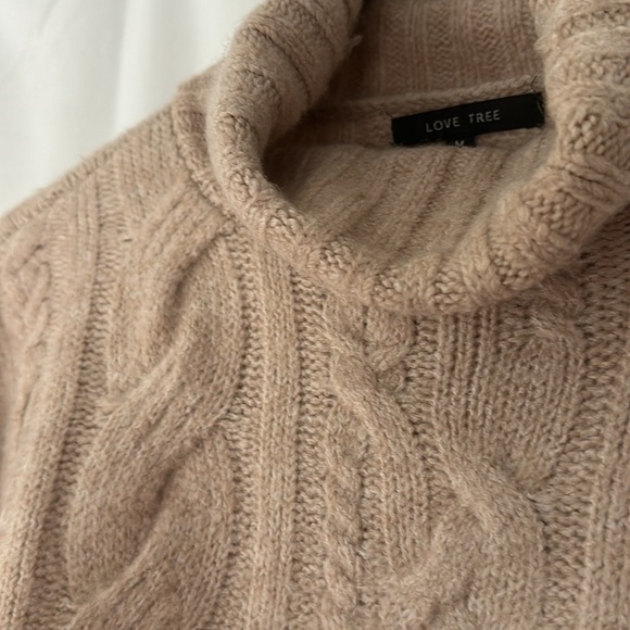 Love Tree Cropped Cable knit Turtleneck Sweater - Picture 3 of 4